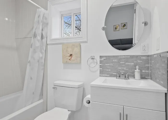 Homestay Bloomfield/shadyside @e Stylish And Modern Private Bedroom With Shared Bathroom Pittsburgh