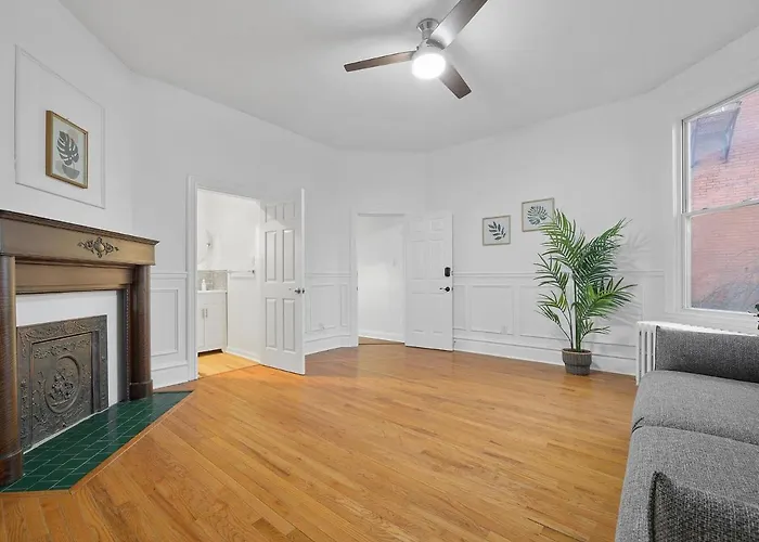 Bloomfield/shadyside @e Stylish And Modern Private Bedroom With Shared Bathroom * Pittsburgh