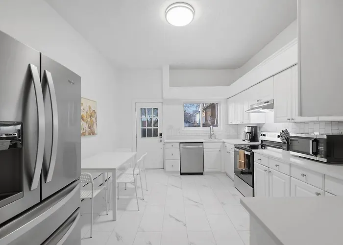 Homestay Bloomfield/shadyside @e Stylish And Modern Private Bedroom With Shared Bathroom Pittsburgh
