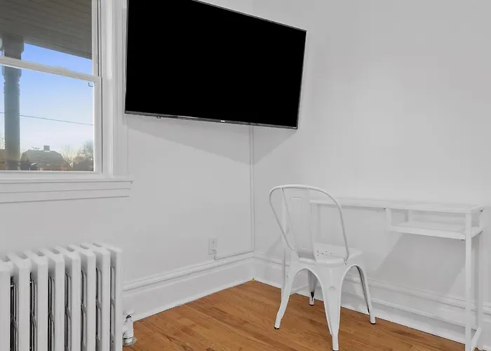 Homestay Bloomfield/shadyside @e Stylish And Modern Private Bedroom With Shared Bathroom